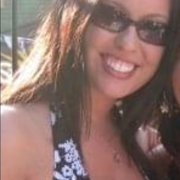 Meet your Posher, Stephanie - Picture 1 of 1